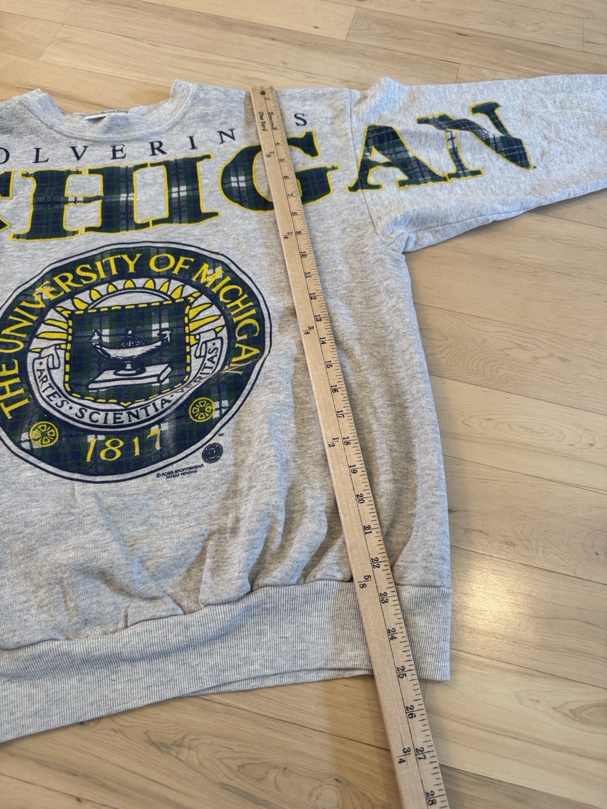 Vintage-University of Michigan-Wolverines-80s Plaid-Sleeve Spellout Sweatshirt