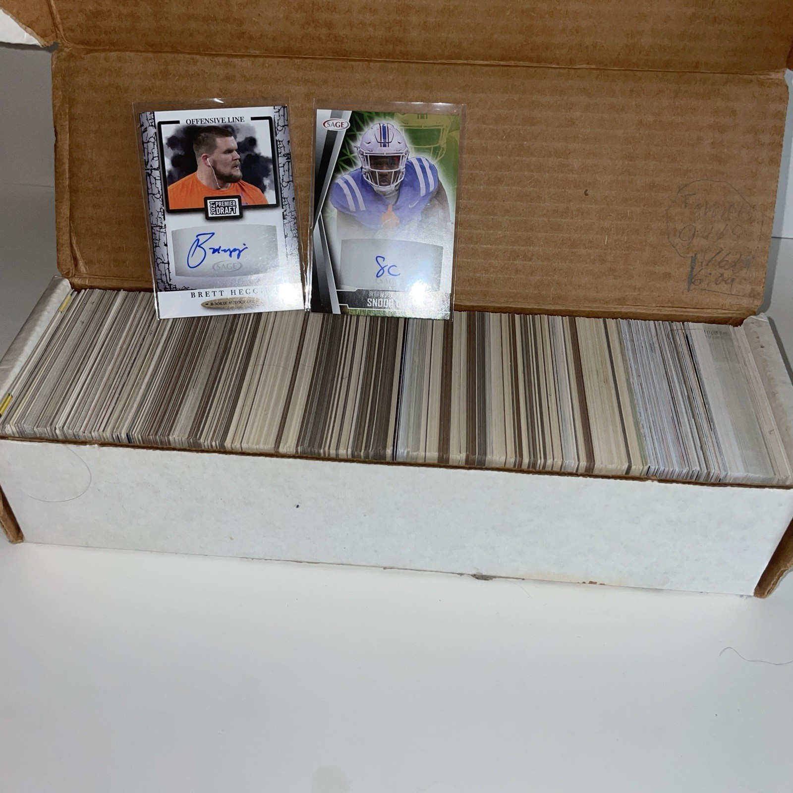 Huge Lot 600+ Sports Cards With Autos Baseball Football Basketball MLB NFL NBA