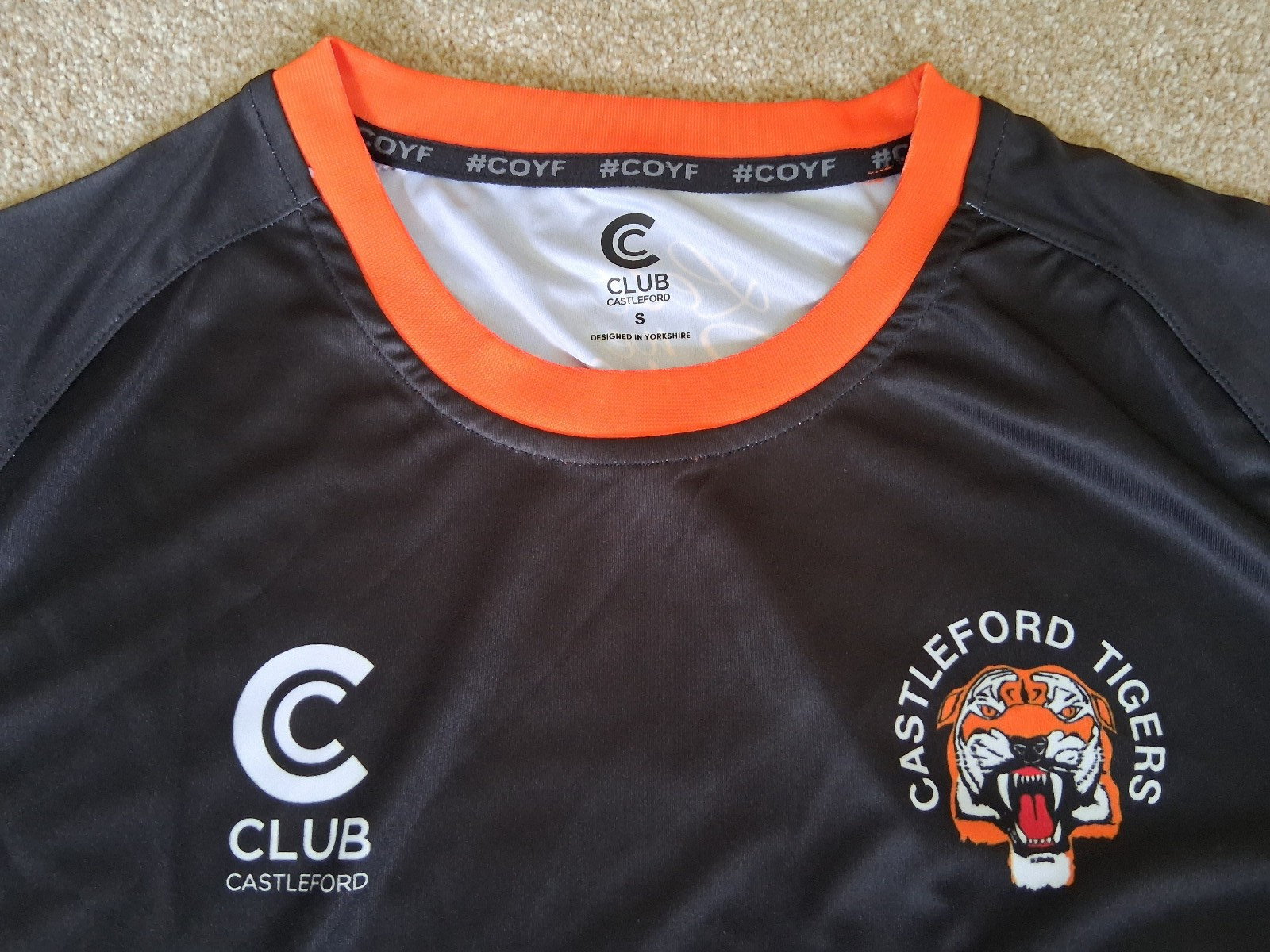 Castleford Tigers C Club SmallPoppy Shirt. Good Condition Pit 2 Pit 18.5 inches.