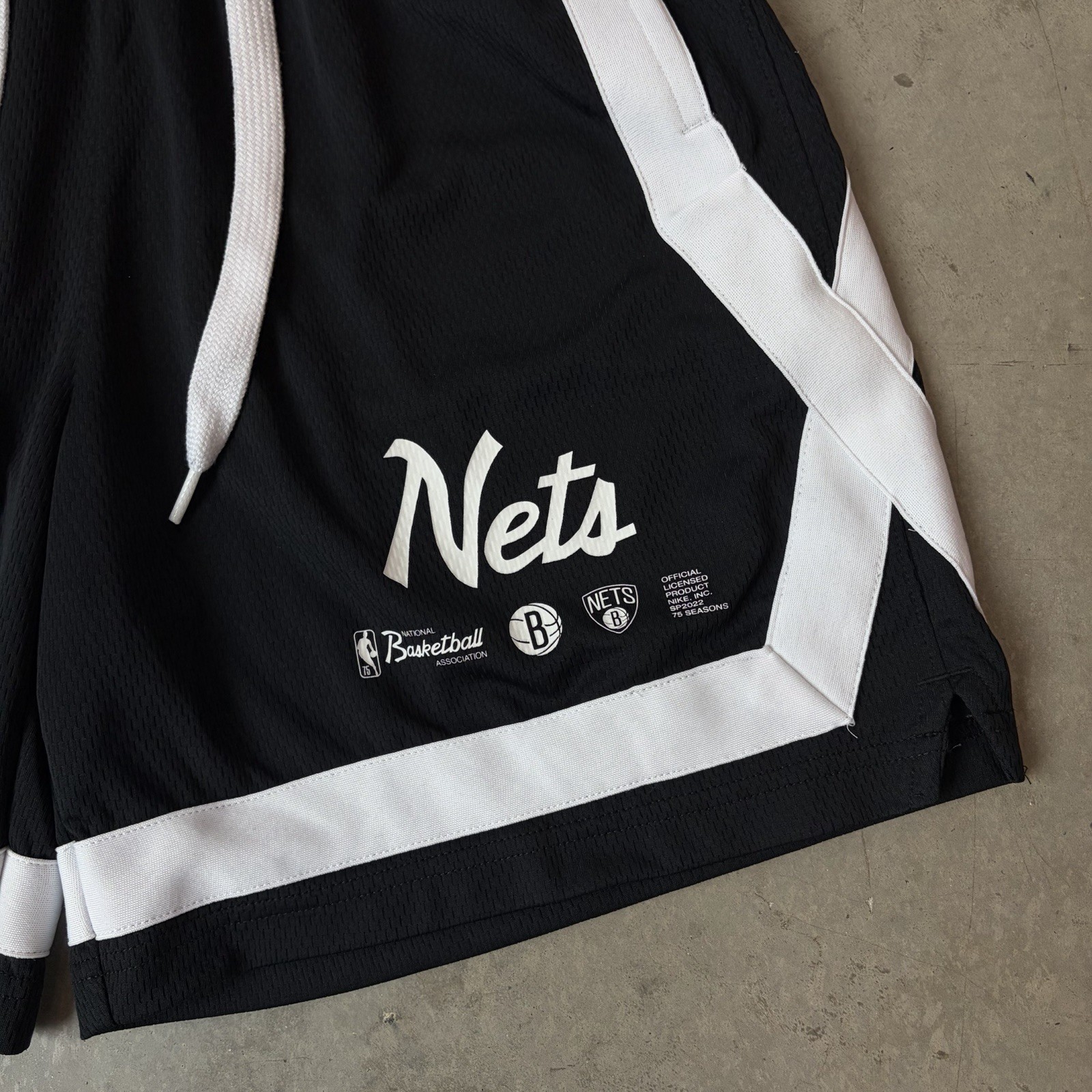 Nike Dri-Fit Brooklyn Nets NBA Mesh Basketball Shorts Black Logo Gym Size Small