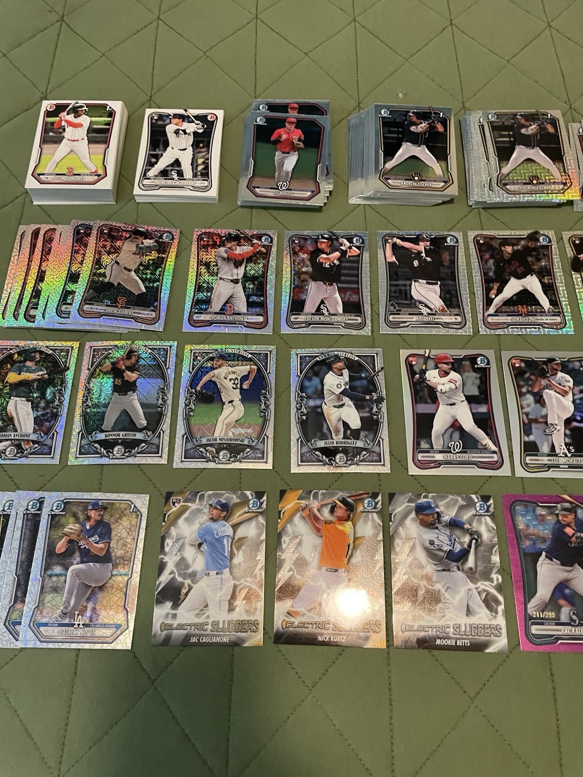 2026 Bowman Lot of 165 Base, Chrome, MOJOs, Top Prospects Numbered Card & 1 Auto