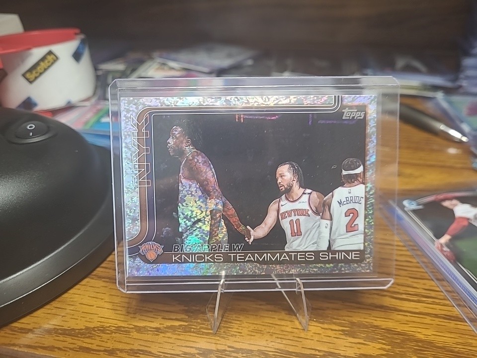 2025-26 Topps Flagship BIG APPLE W KNICKS TEAMMATES SHINE Sandglitter Foil #274