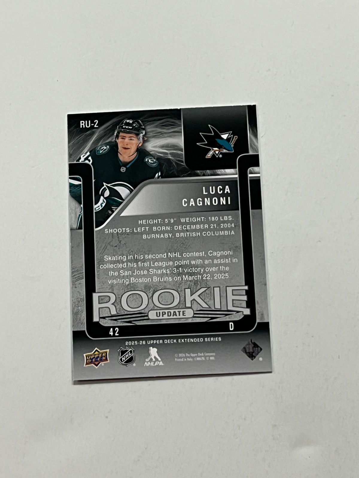 2025-26 UPPER DECK ROOKIE UPDATE LUCA CAGNONI 938/1999 – SAN JOSE SHARKS
