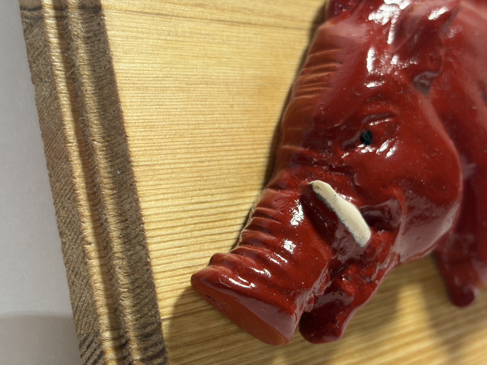 NEW CAST RED RESIN ARKANSAS RAZORBACK Hog WALL PLAQUE MOUNTED 7 IN. LONG