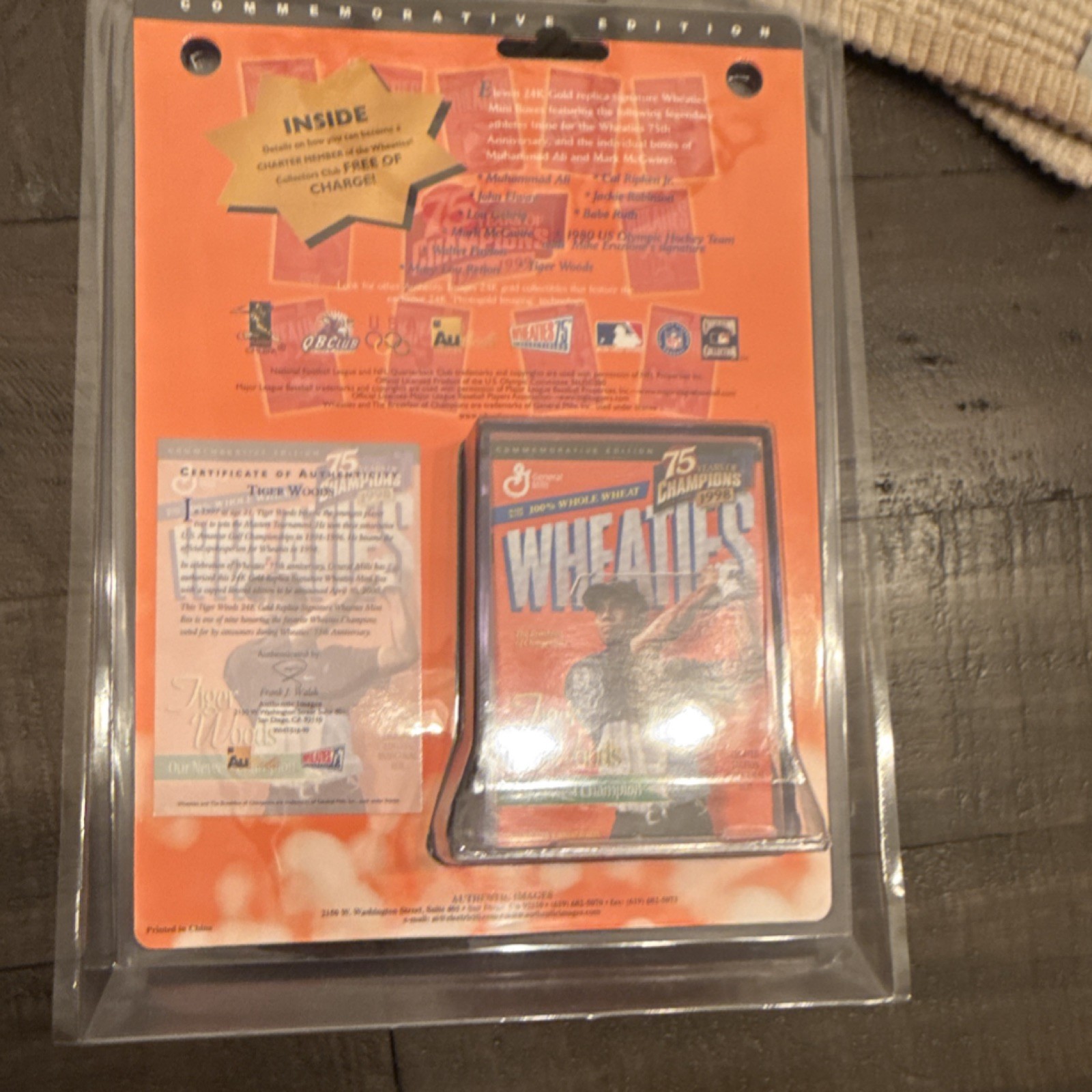General Mills Wheaties 75 Years Tiger Woods 24K Gold Signature Sports Card