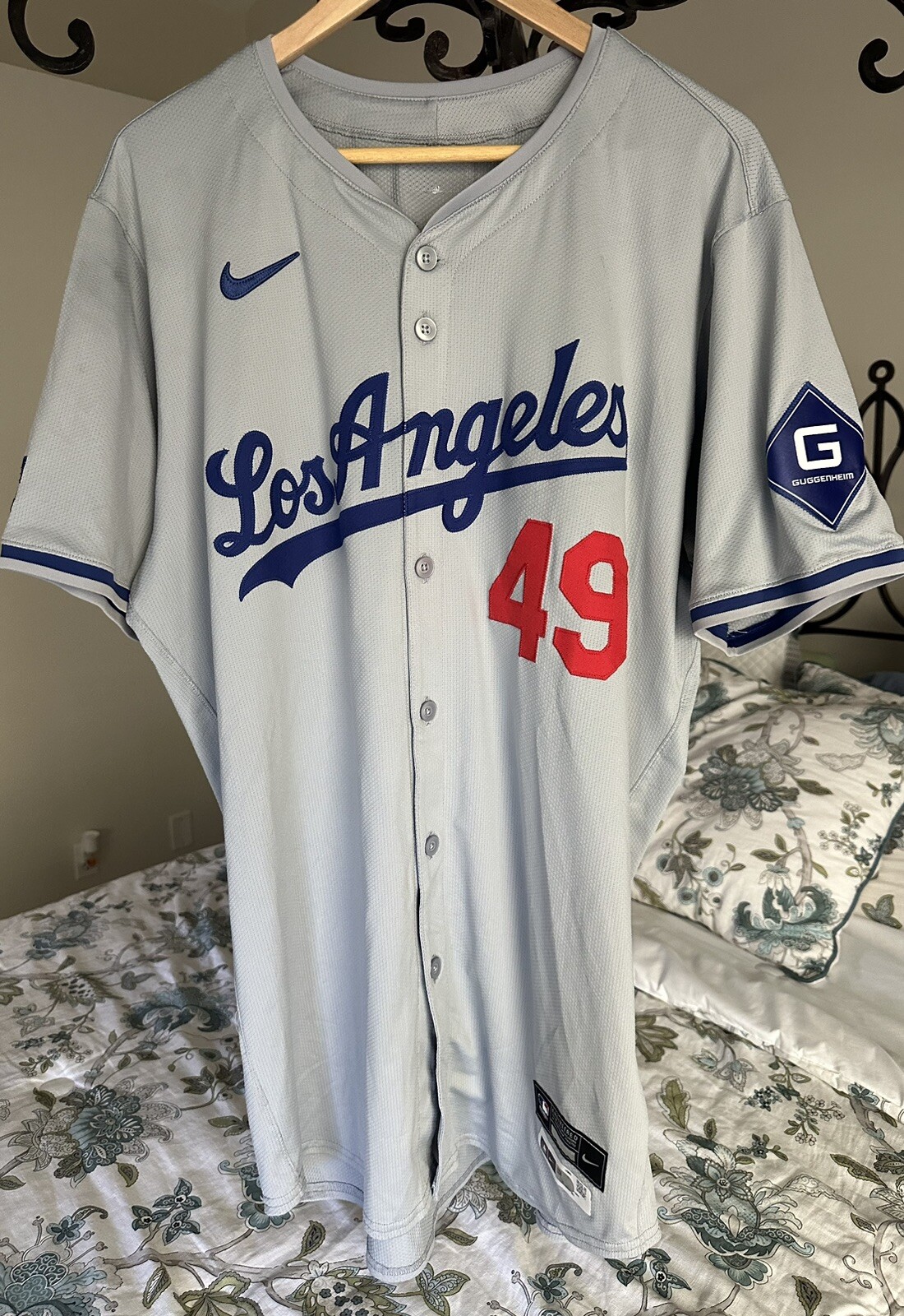 Los Angeles Dodgers Blake Treinen Game used Official Jersey Free signed Ball
