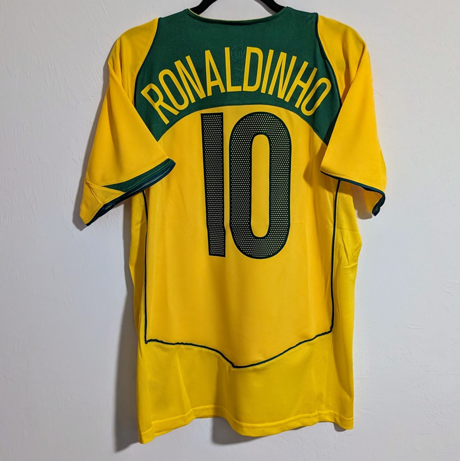 Brazil 2004 Ronaldinho Retro Jersey Men’s L