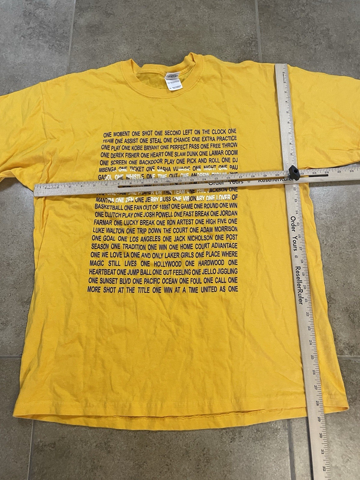 Los Angeles Lakers Signed T-Shirt “One ” Size Mens XL Yellow Purple NBA