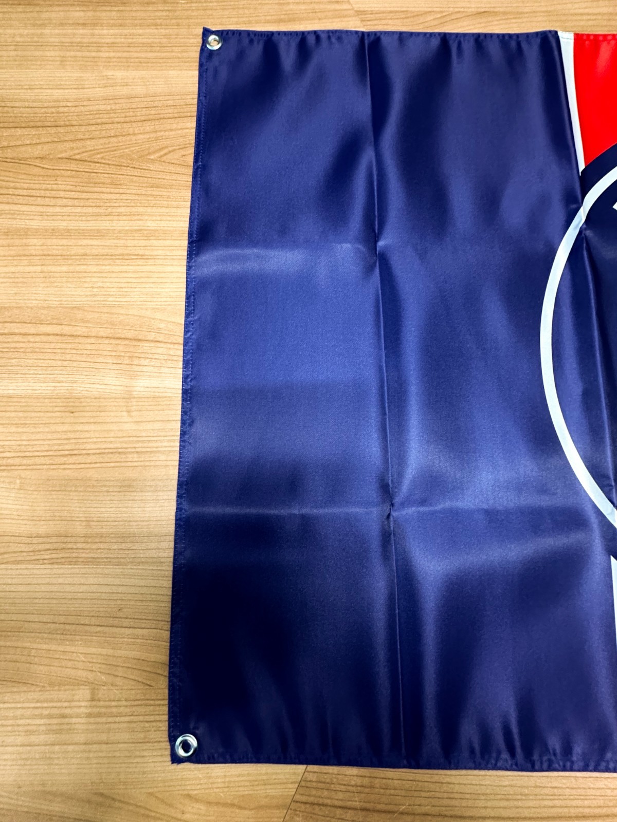 Paris Saint-Germain PSG Modern Crest Satin Flag – 120 × 70 cm (47.2” × 27.6”)
