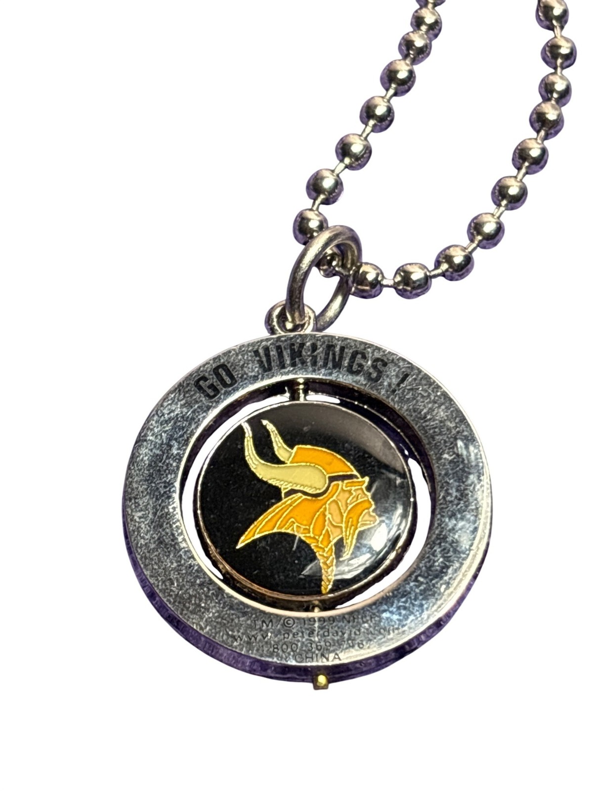 Vintage 1999 Minnesota Vikings #1 Fan Spinner Pendant Necklace 23 inches Long