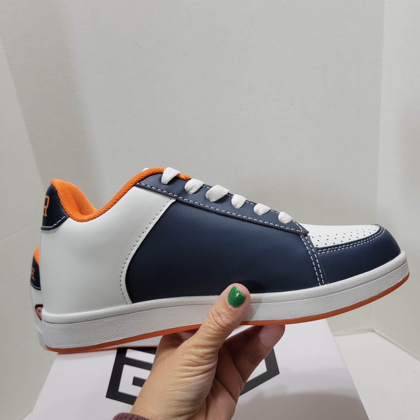 New In Box Women’s Size 7 Auburn Tigers Tennis Shoes STS Footwear Sneakers