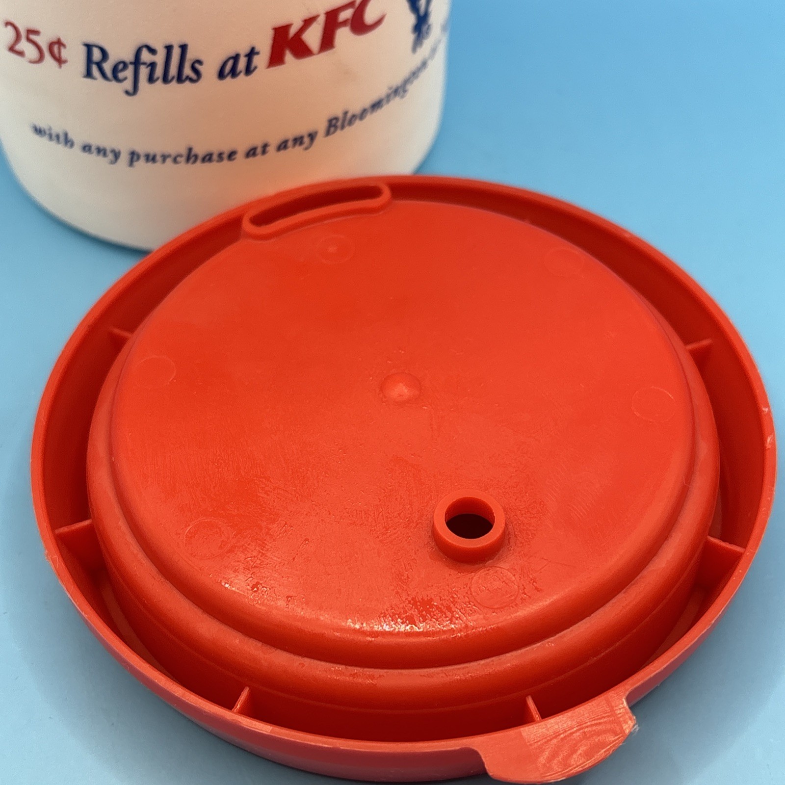 VTG 1994 Illinois State University “Thumbs Up” Reggie Redbird 22oz. Travel Mug