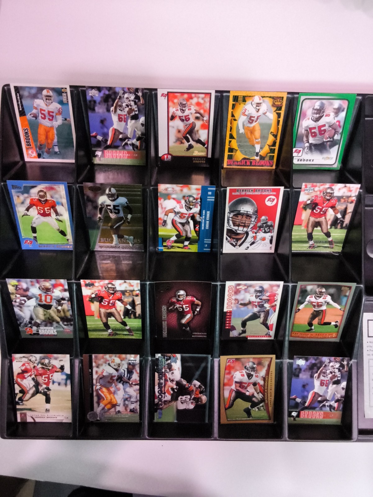 Derrick Brooks HOF 101-Card Lot + ’95 Classic Rookie & Supplies Bundle02