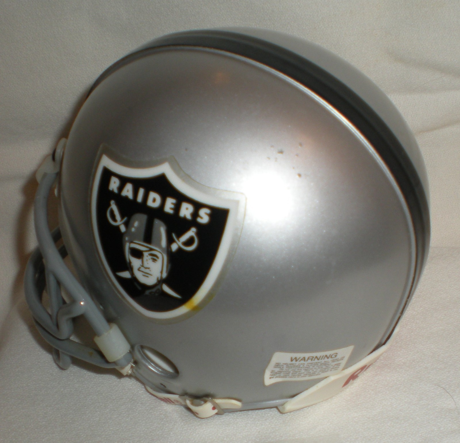 Riddell Oakland / Las Vegas Raiders VSR4 Mini Helmet 3 5/8 (D) – Used – No Box