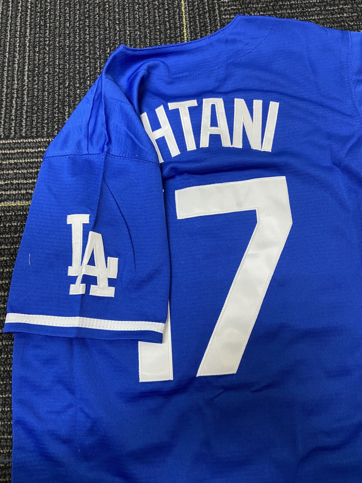 DODGERS JERSEY SHIRT #17 OHTANi KIDS ’ SIZE 10/12 In blue *BRAND NEW*