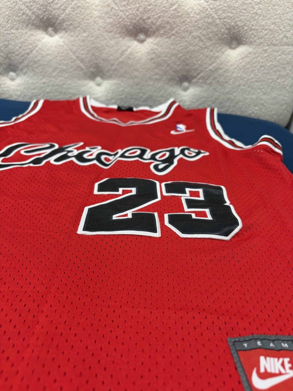 Nike Label 1984 MICHAEL JORDAN No. 23 CHICAGO BULLS “Flight” (Size M) Jersey