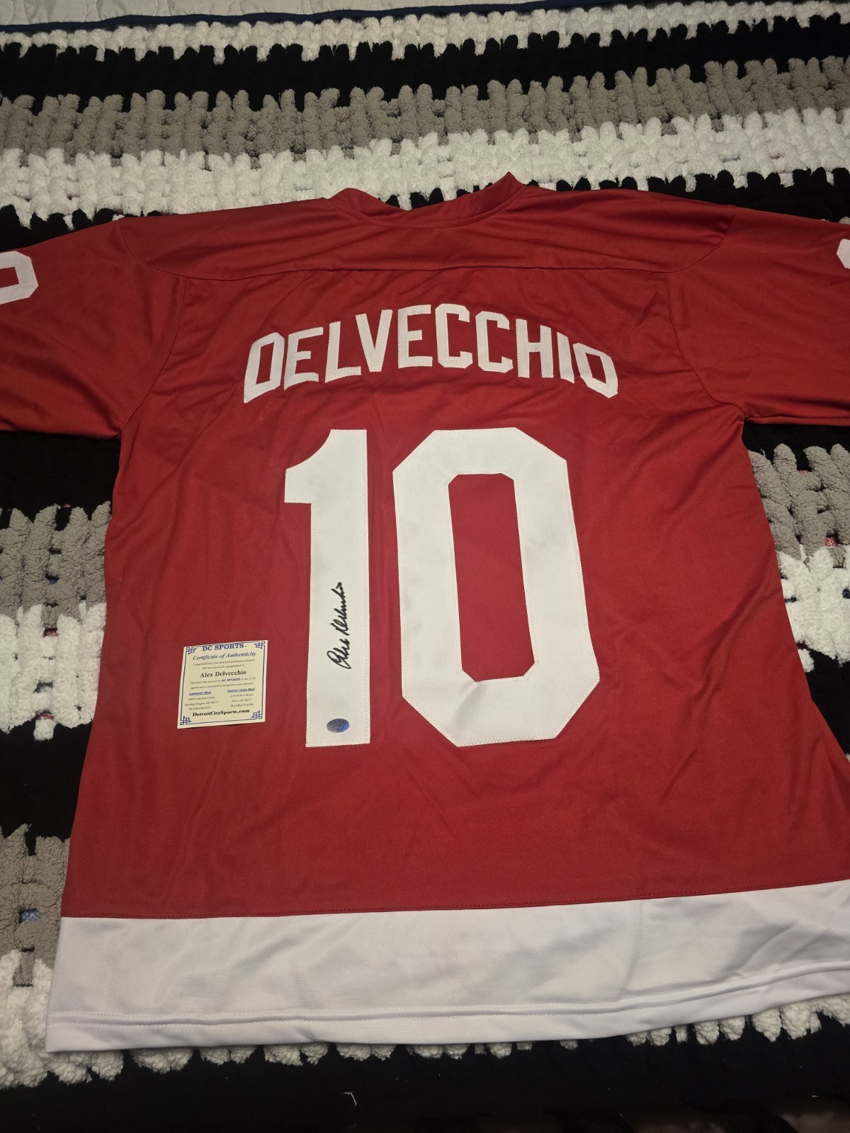 Alex Delvecchio Autographed Detroit Redwings Jersey with COA LOOK!!!!!!!
