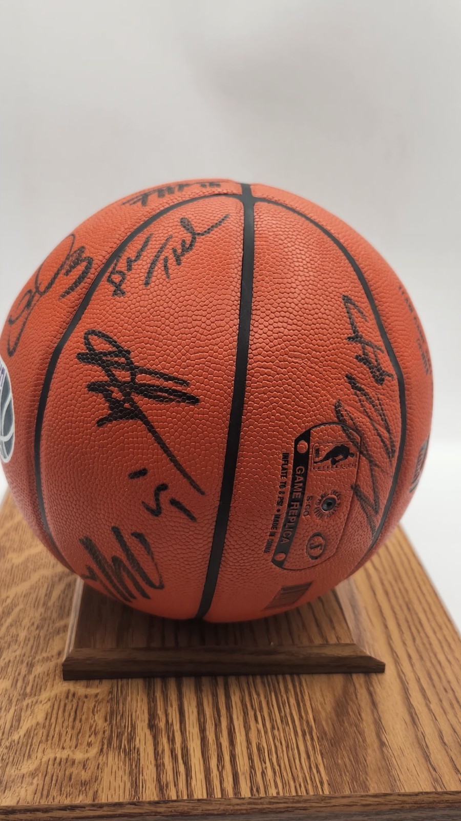 Sacramento Kings Team Signed Indoor/Outdoor Basketball