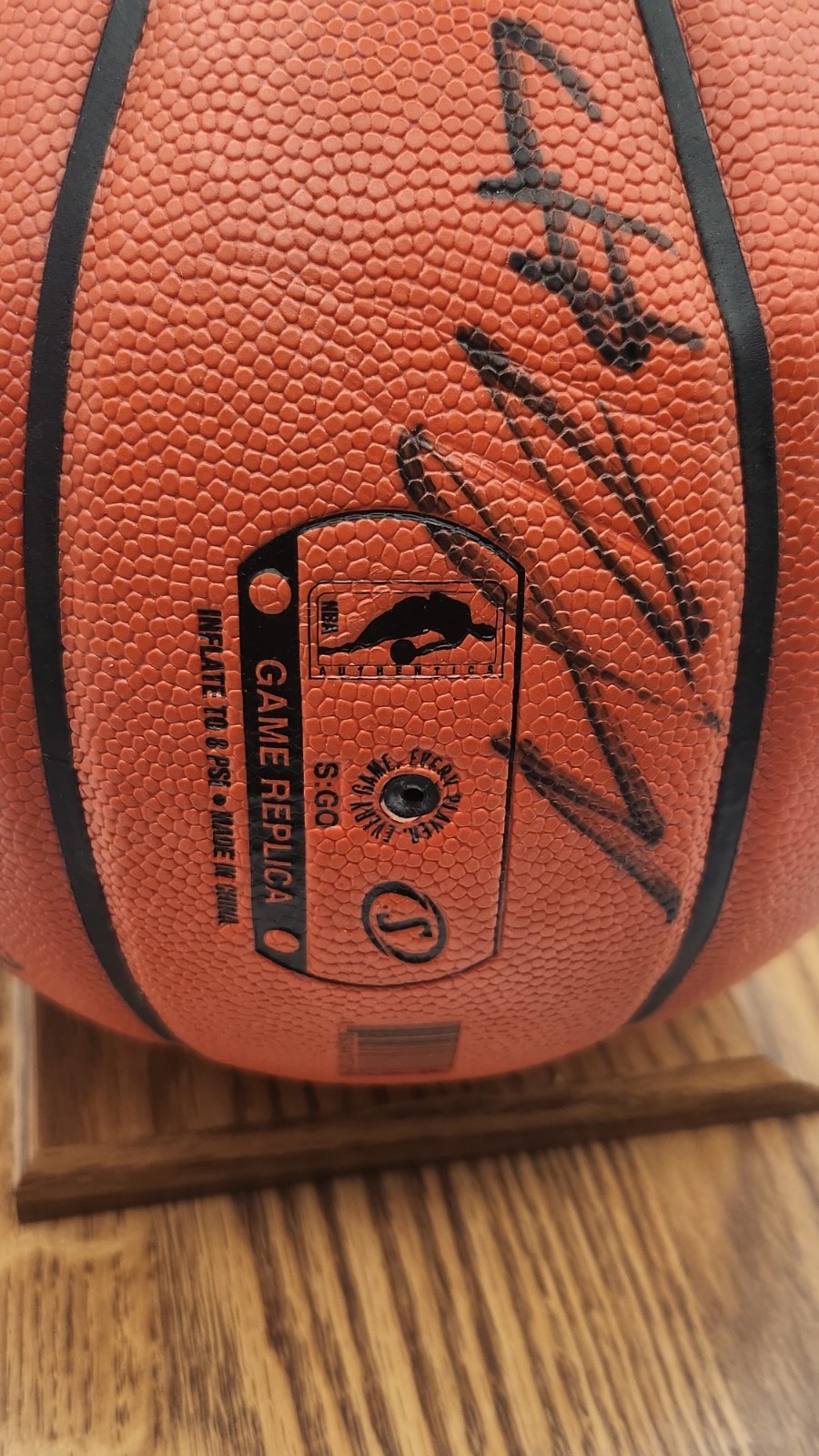 Sacramento Kings Team Signed Indoor/Outdoor Basketball