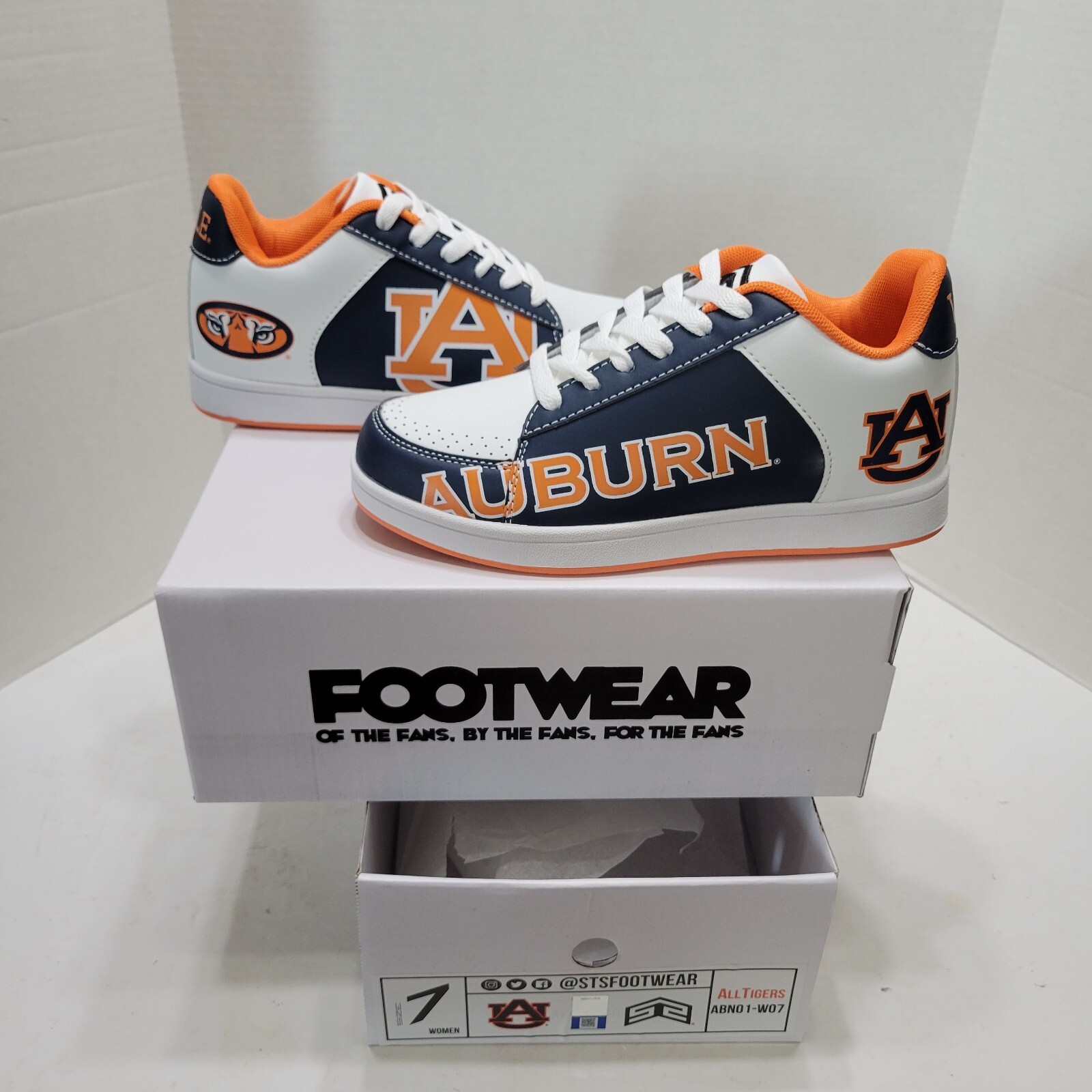 New In Box Women’s Size 7 Auburn Tigers Tennis Shoes STS Footwear Sneakers