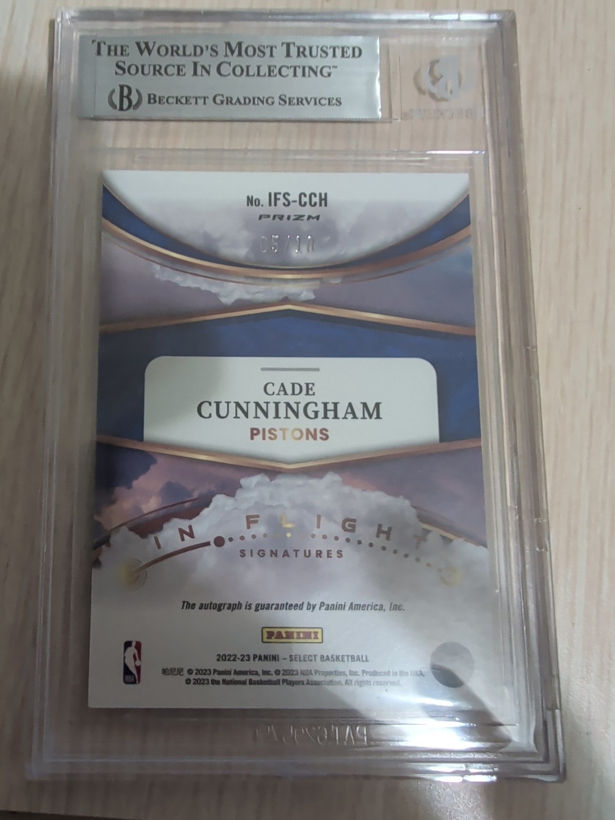 2022-23 Select /10 In Flight Signatures Gold Prizms Cade Cunningham Beckett 8.5