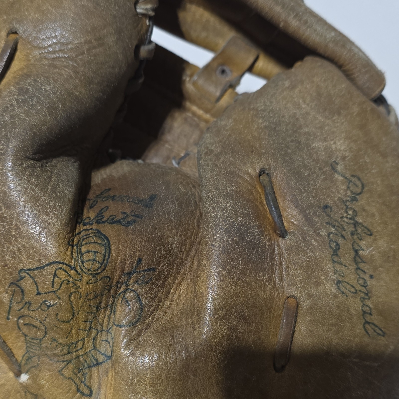 Vintage Pro catcher’s mitt leather laced hinge top grain cowhide
