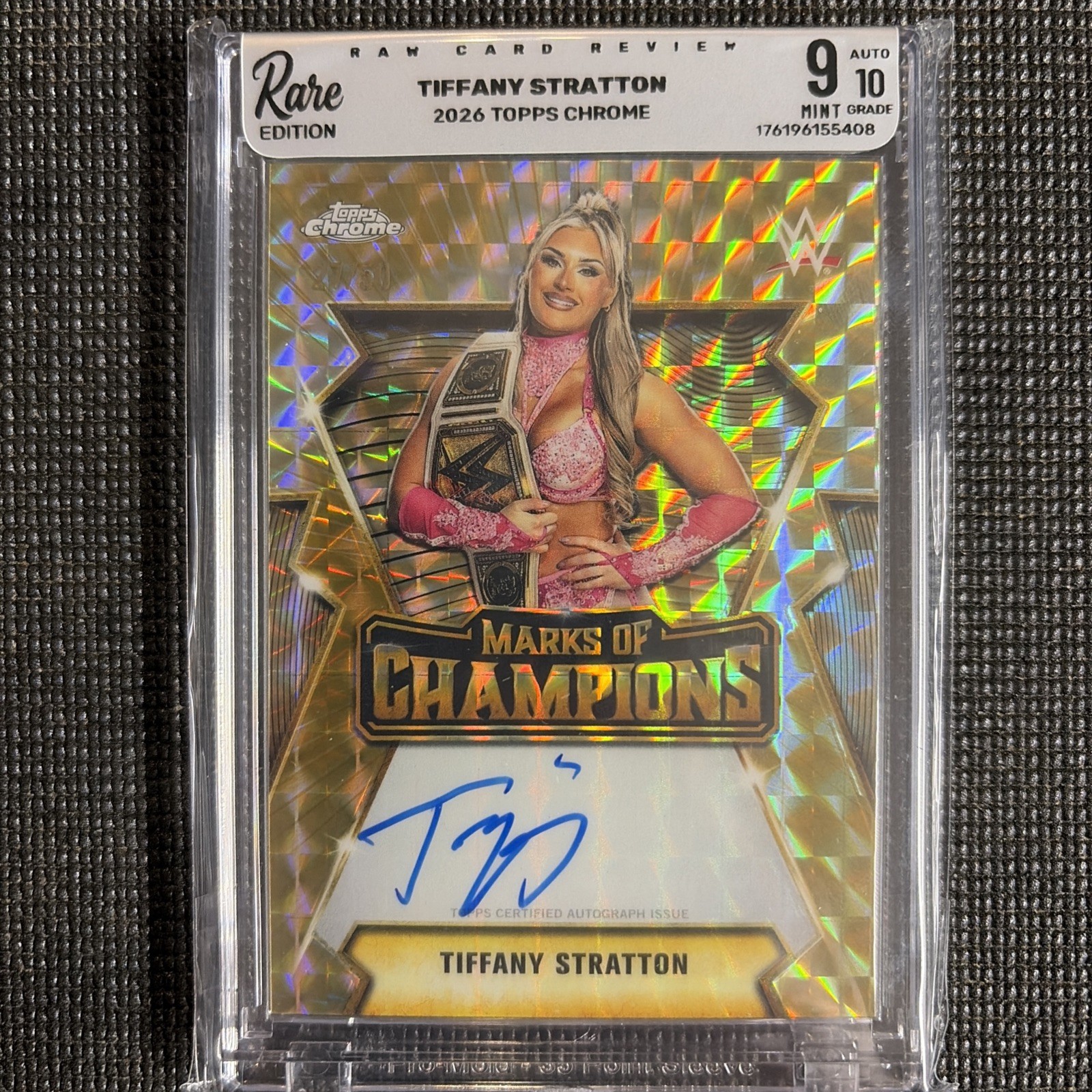 2026 Topps Chrome WWE Tiffany Stratton Marks Of Champions Auto Geo Gold /50 GD 9