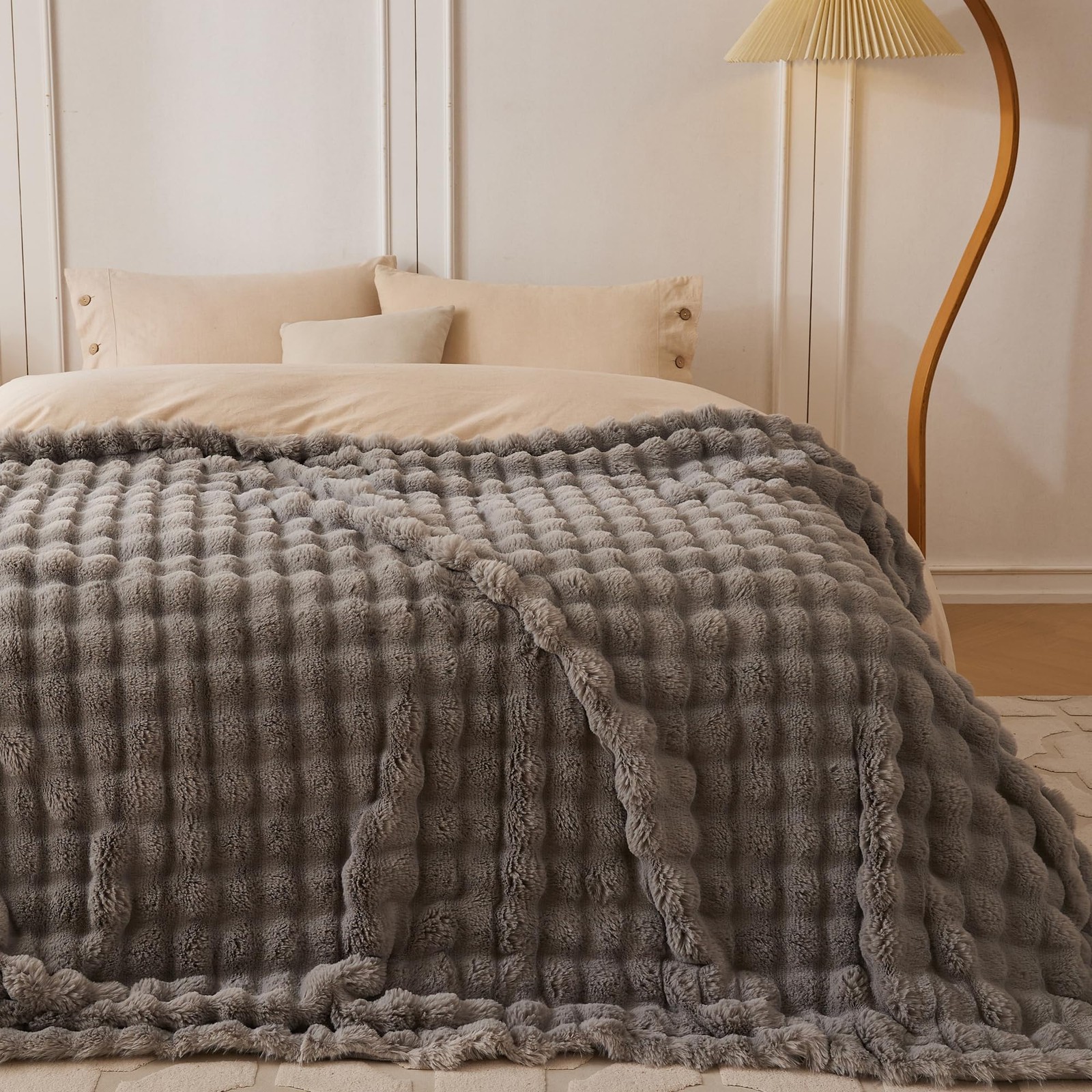 COOVA Faux Fur Throw Blanket for Couch, Cozy Soft and Fuzzy 50“x60”, Grey