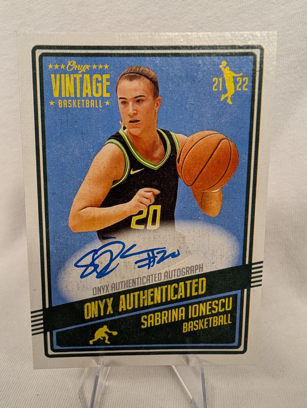 2021-22 Onyx Vintage Sabrina Ionescu #VASI On Card Blue Auto /50 – NY Liberty