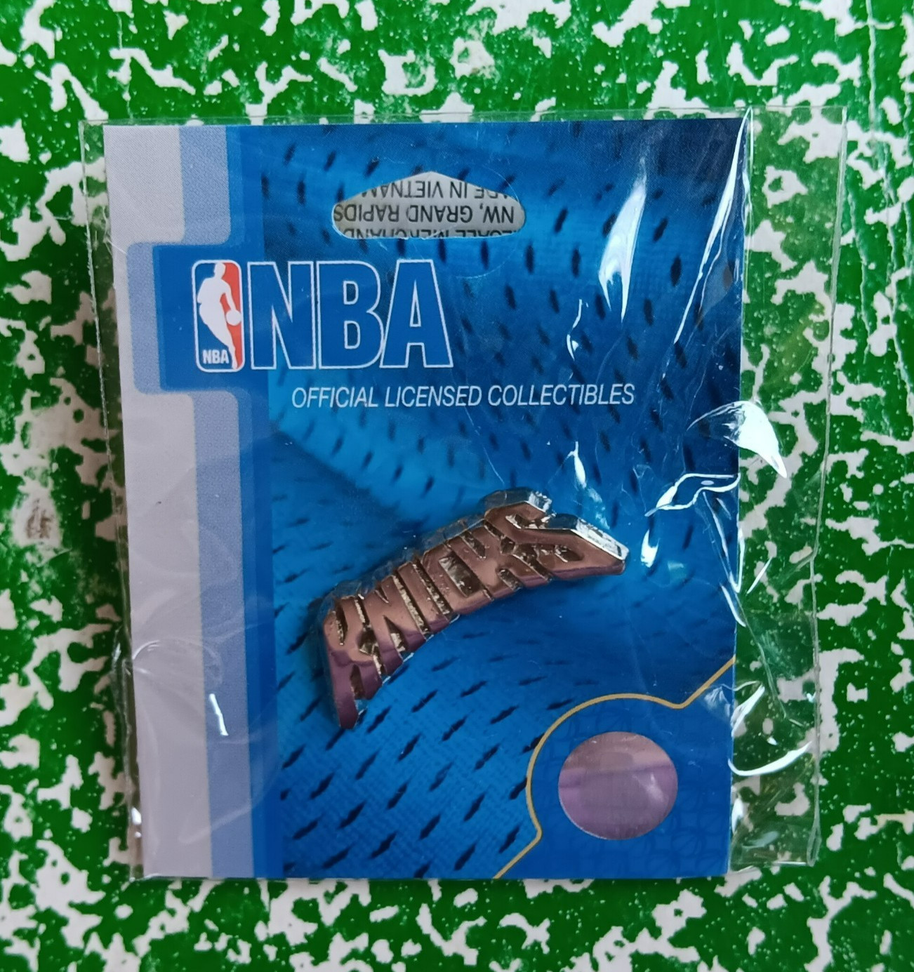 NBA New York Knicks Silver Toned Pin AMINCO NIP Basketball