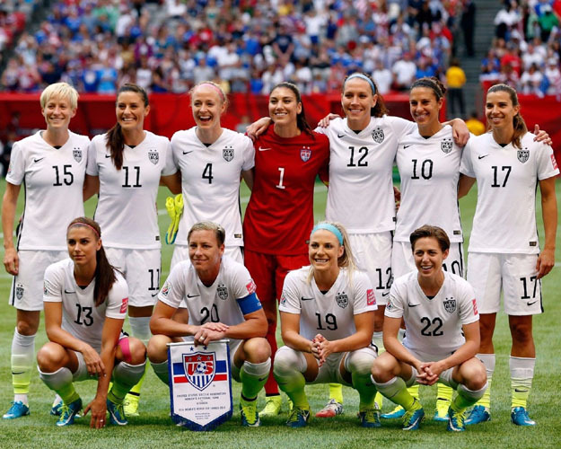 2015 WORLD CUP CHAMPIONS USA Soccer Glossy 8×10 Photo Poster Morgan Lloyd