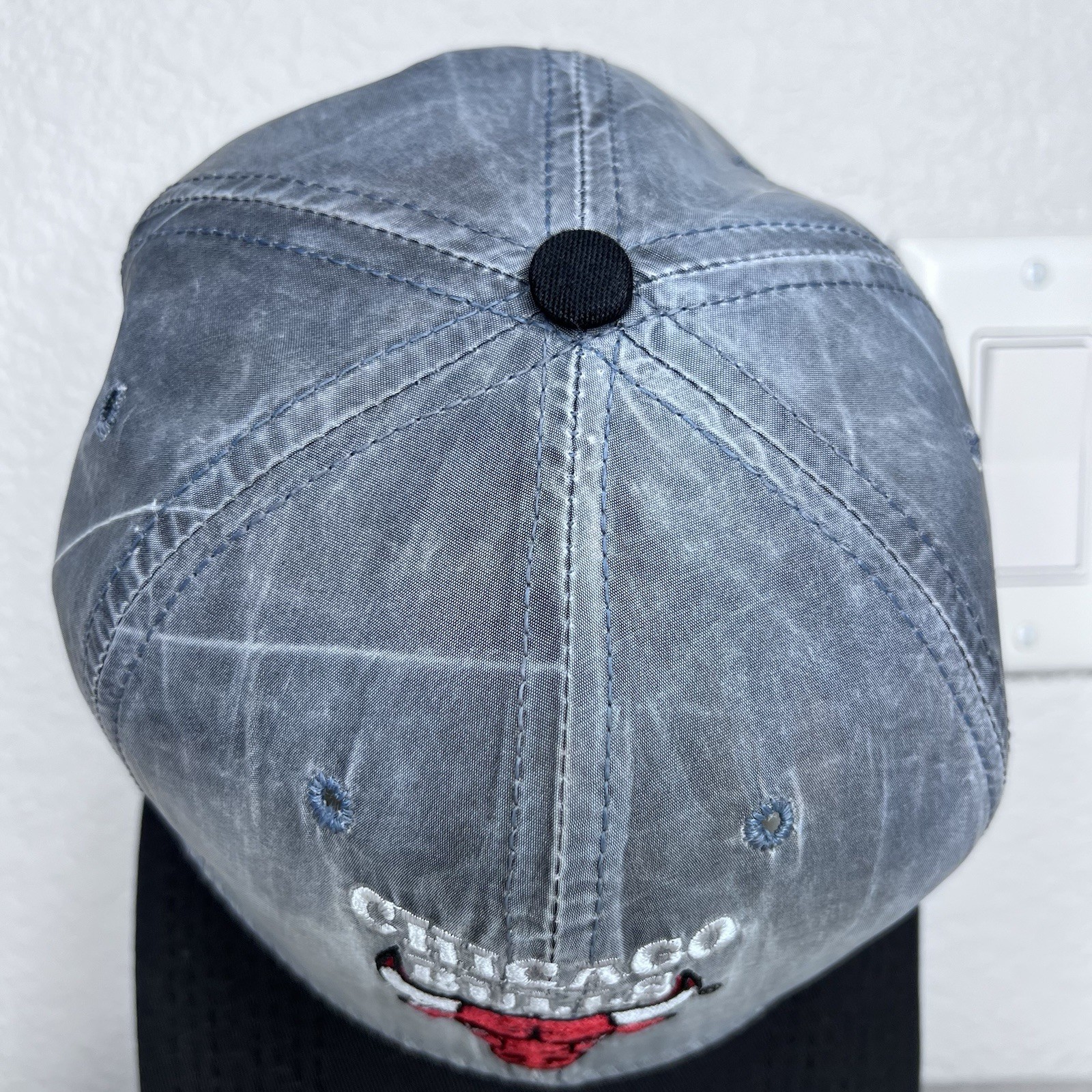 Vintage 1990s NBA Chicago Bulls Starter Plain Logo Two Tone Nylon Snapback