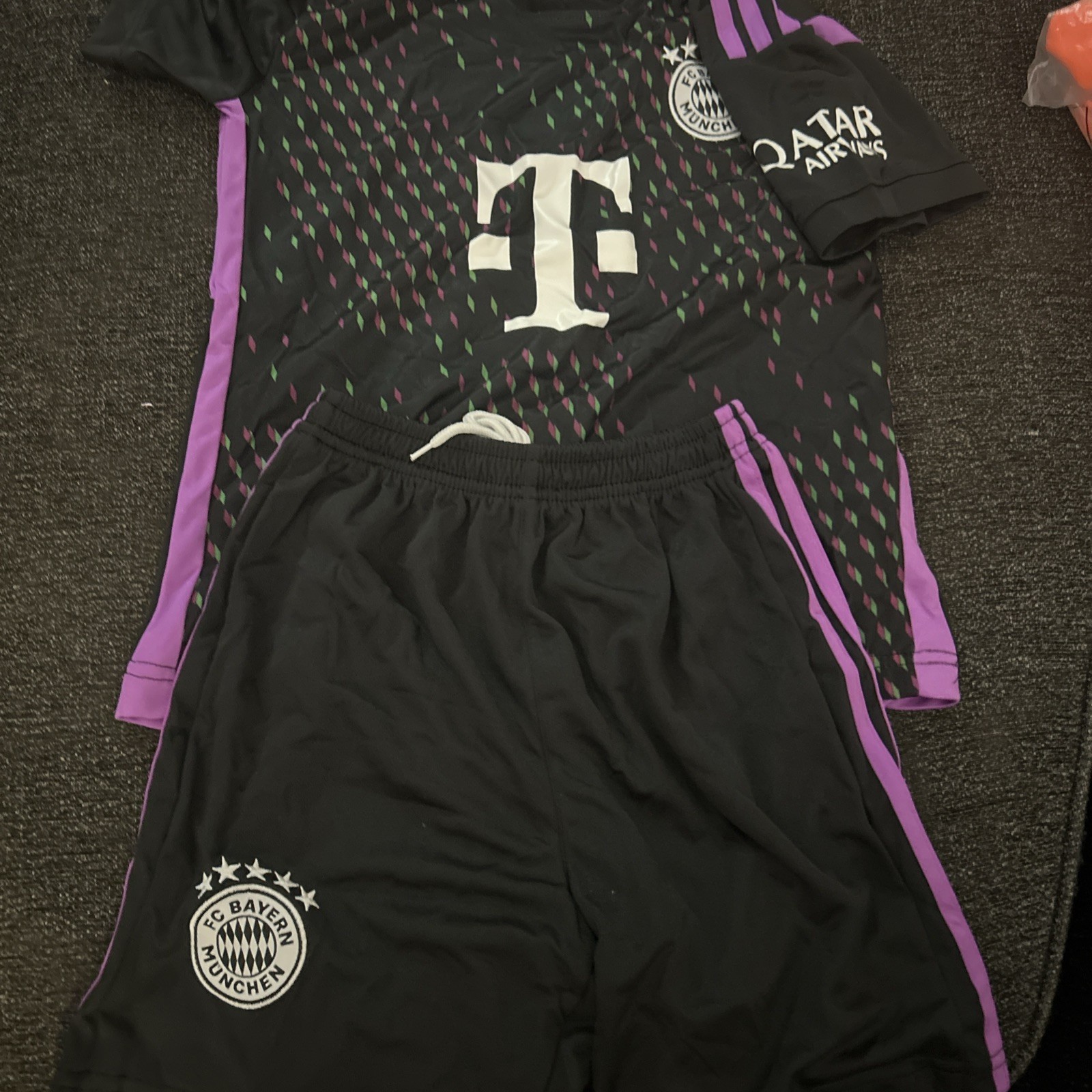 Buyer Munchen Home Soccer Jersey black and short 24 Kid