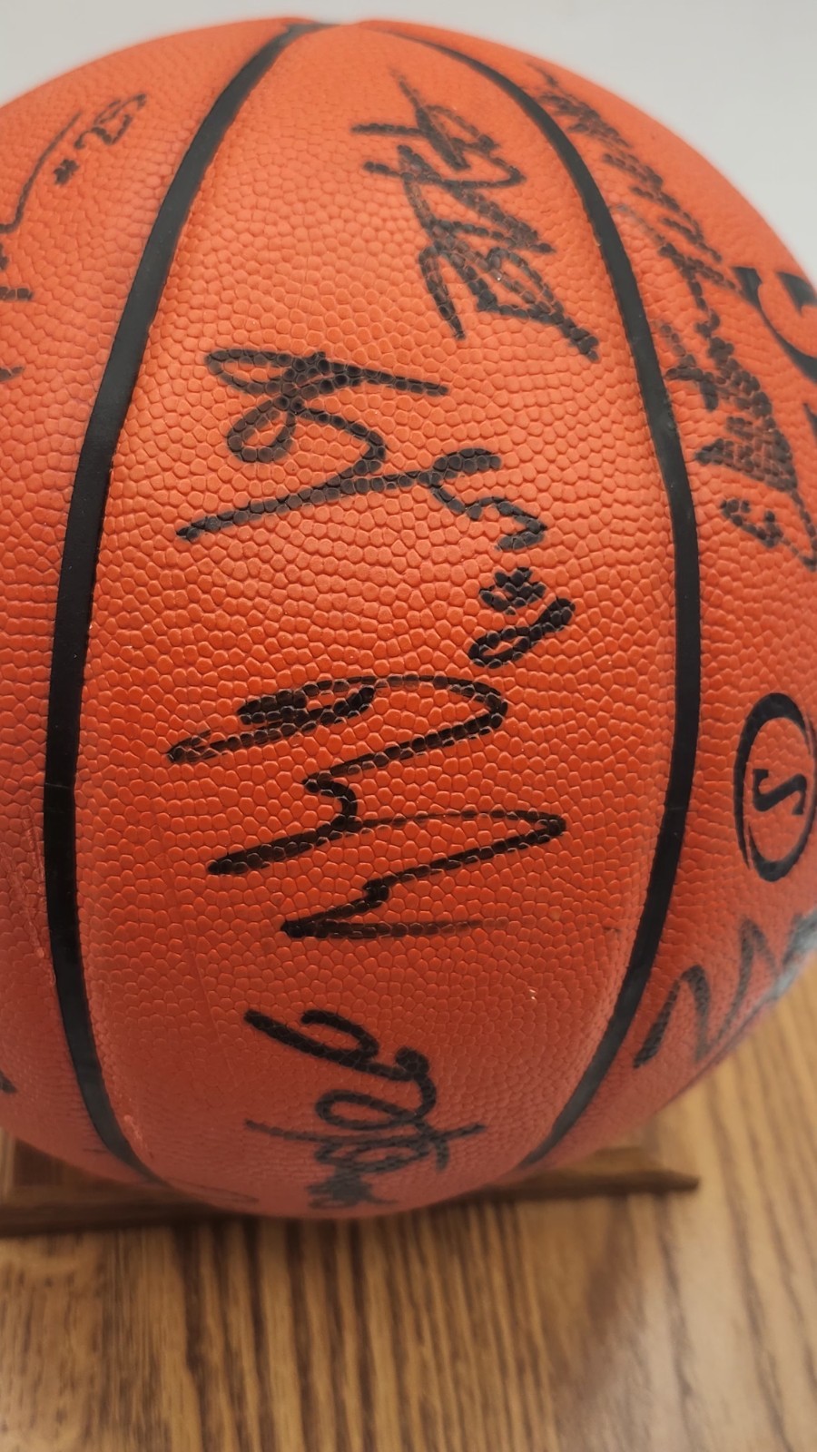 Sacramento Kings Team Signed Indoor/Outdoor Basketball