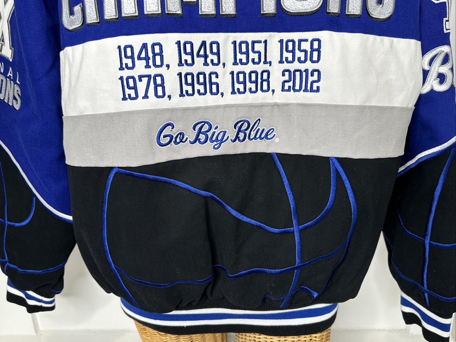 Kentucky Wildcats 8-Time Champions Commemorative Twill Jacket – Size L – Style 1
