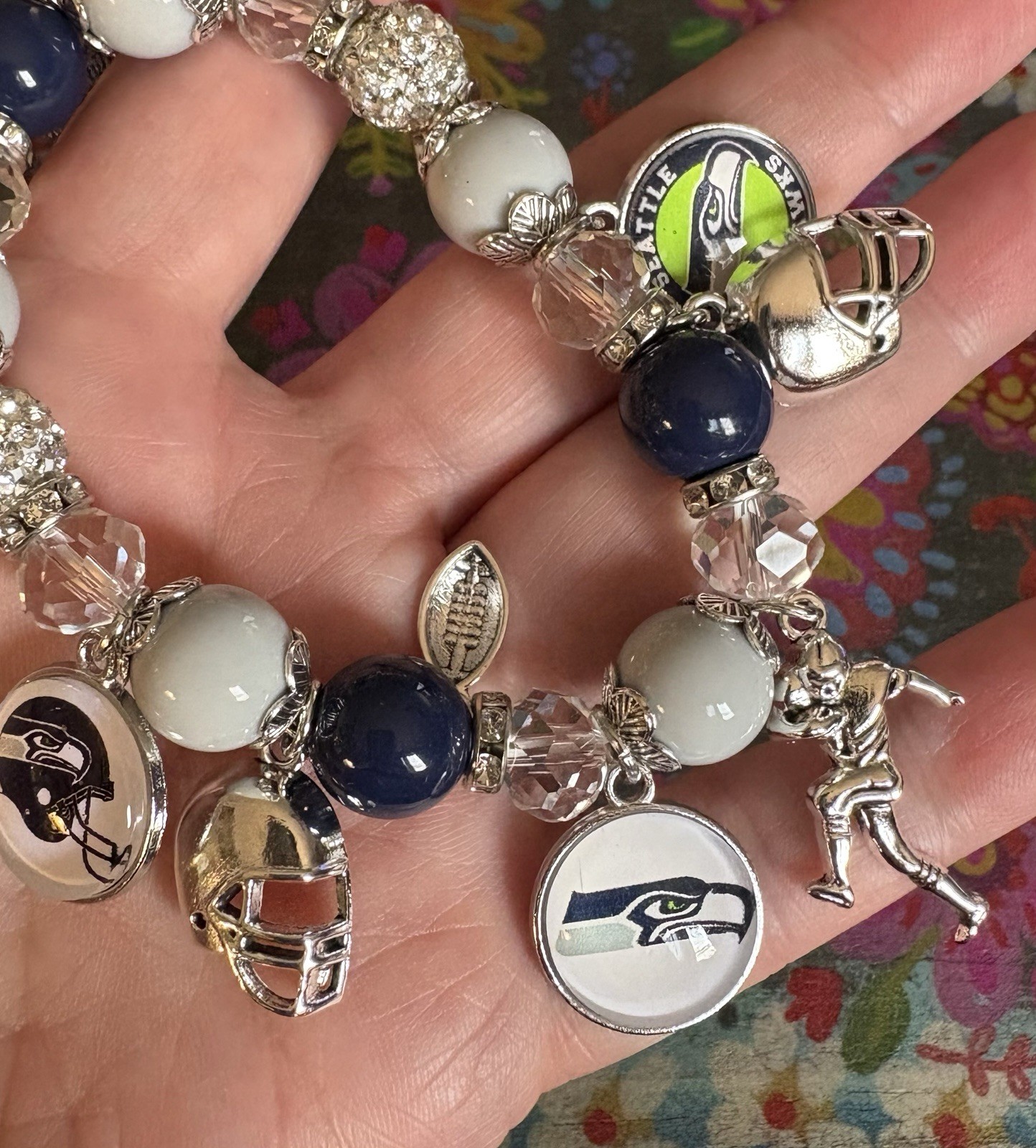 Women’s SEATTLE SEAHAWKS Football Charm Bracelet Metal Glass Charms Stretchy