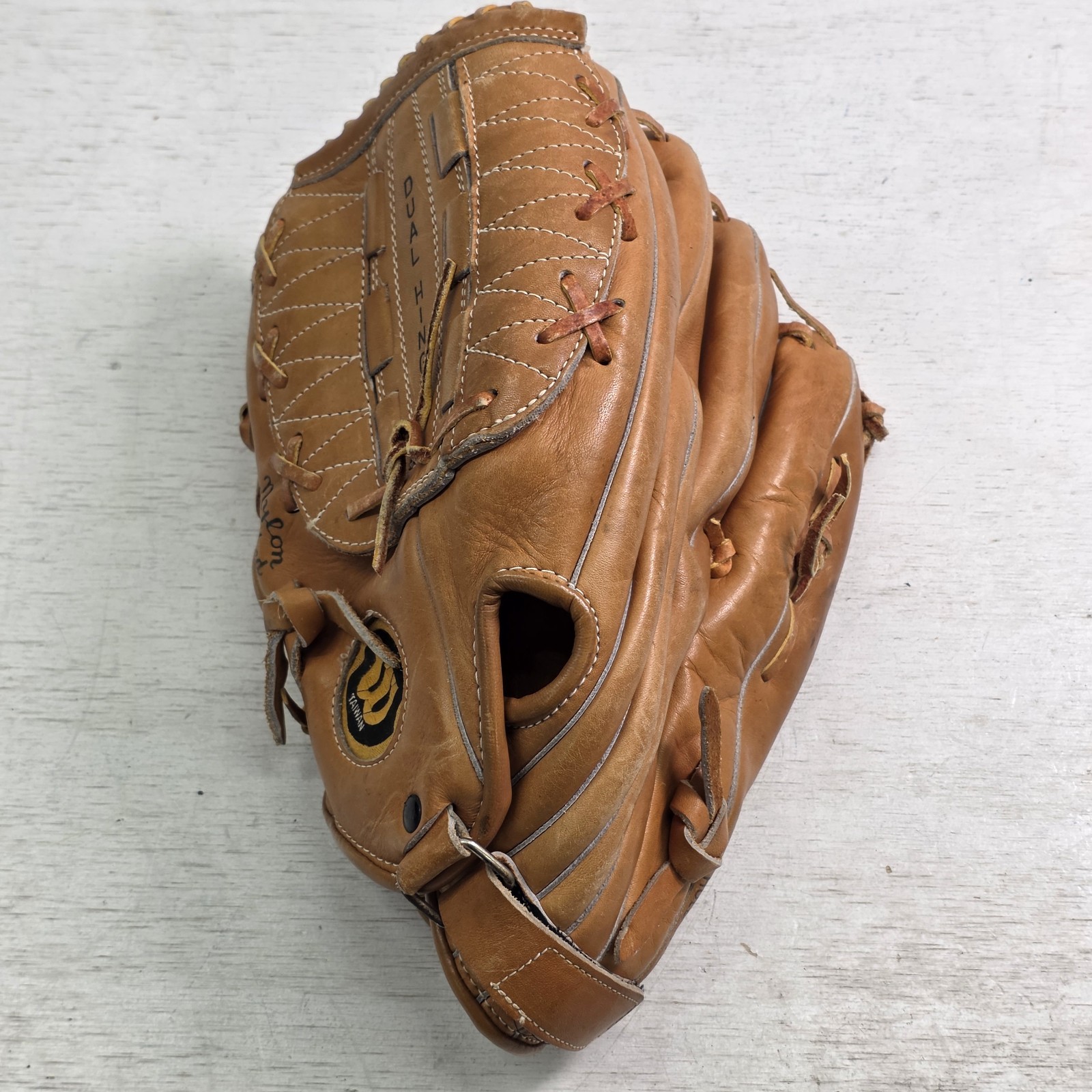 Wilson A2236 LHT Baseball Glove 12″ Mitt Dual Hinge Pro Style MLB Ron Guidry