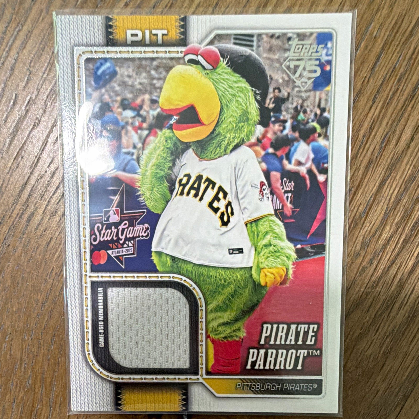 Topps 2026 Series 1 Mascot Relics Pirate Parrot #MAS-PIR Pittsburgh Pirates MEM