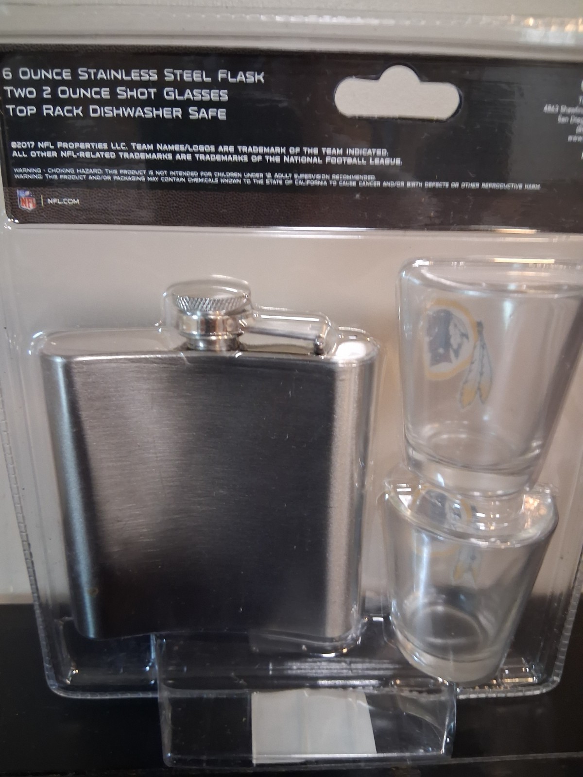 Washington Redskins Flask & Shot Glass Combo Pack 2017 NFL – New Sealed