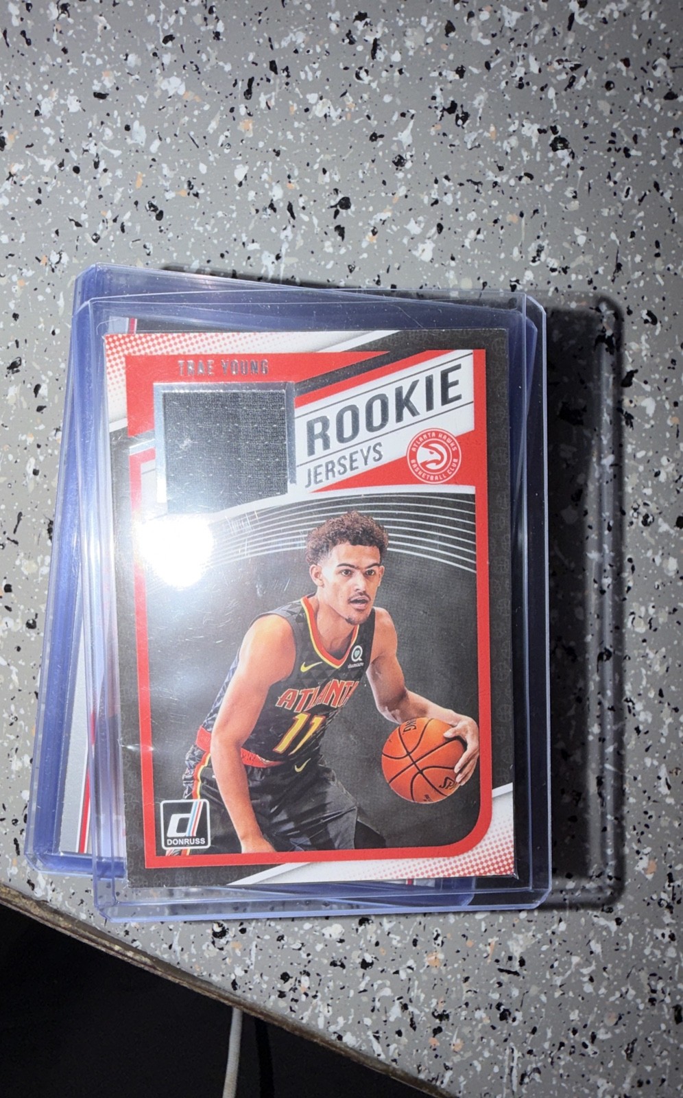 2018-19 Panini Donruss – Rookie Jerseys Trae Young #RJ-TYG (MEM, RC) WORN patch