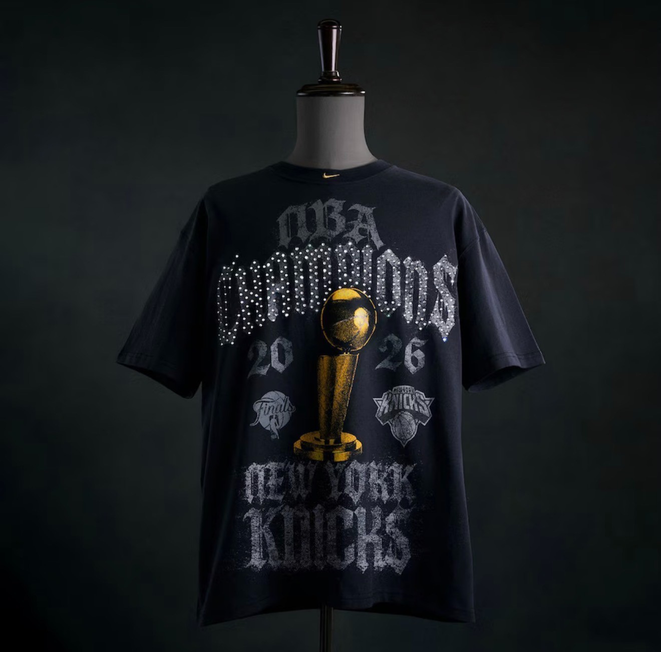 Nike New York Knicks NBA Finals Locker Room Rhinestone T-Shirt Tee Size L Large