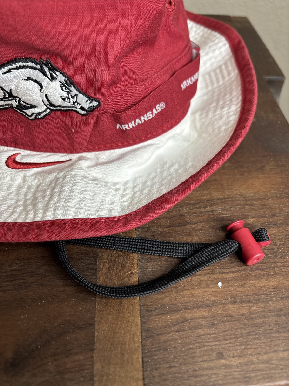 Nike Unisex Adult Dri-Fit Arkansas Razorbacks Apex Bucket Hat Red/White Size M