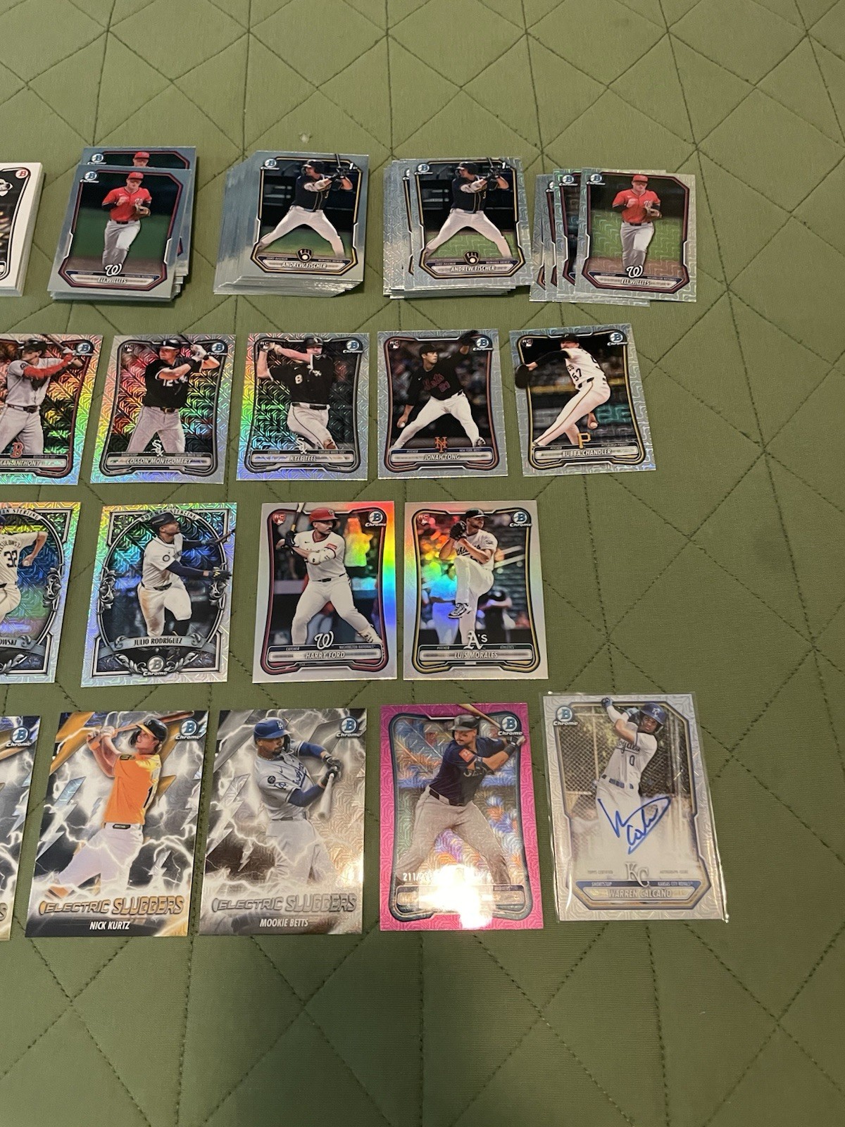 2026 Bowman Lot of 165 Base, Chrome, MOJOs, Top Prospects Numbered Card & 1 Auto
