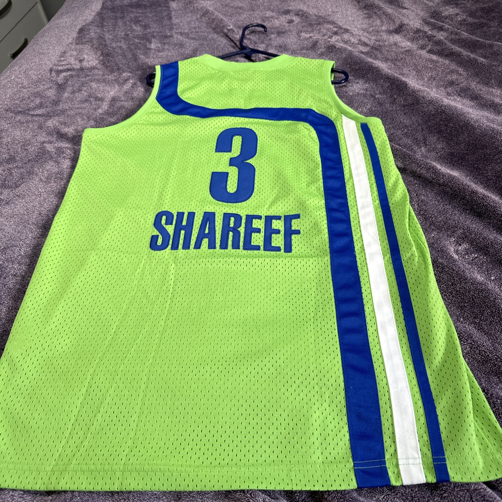 22×33” Shareef Abdur-Rahim #3 Atlanta Hawks Nike Swingman Jersey Length+2