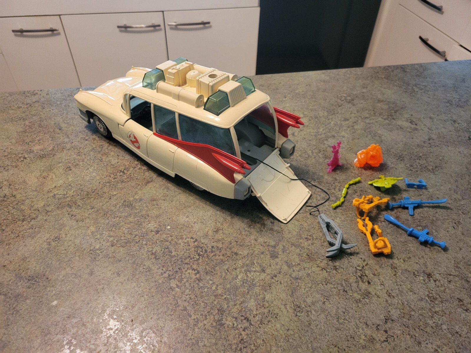 Vintage 1984 Columbia Pictures Made in Mexico Ghostbusters 14.5″ Car Ecto 1
