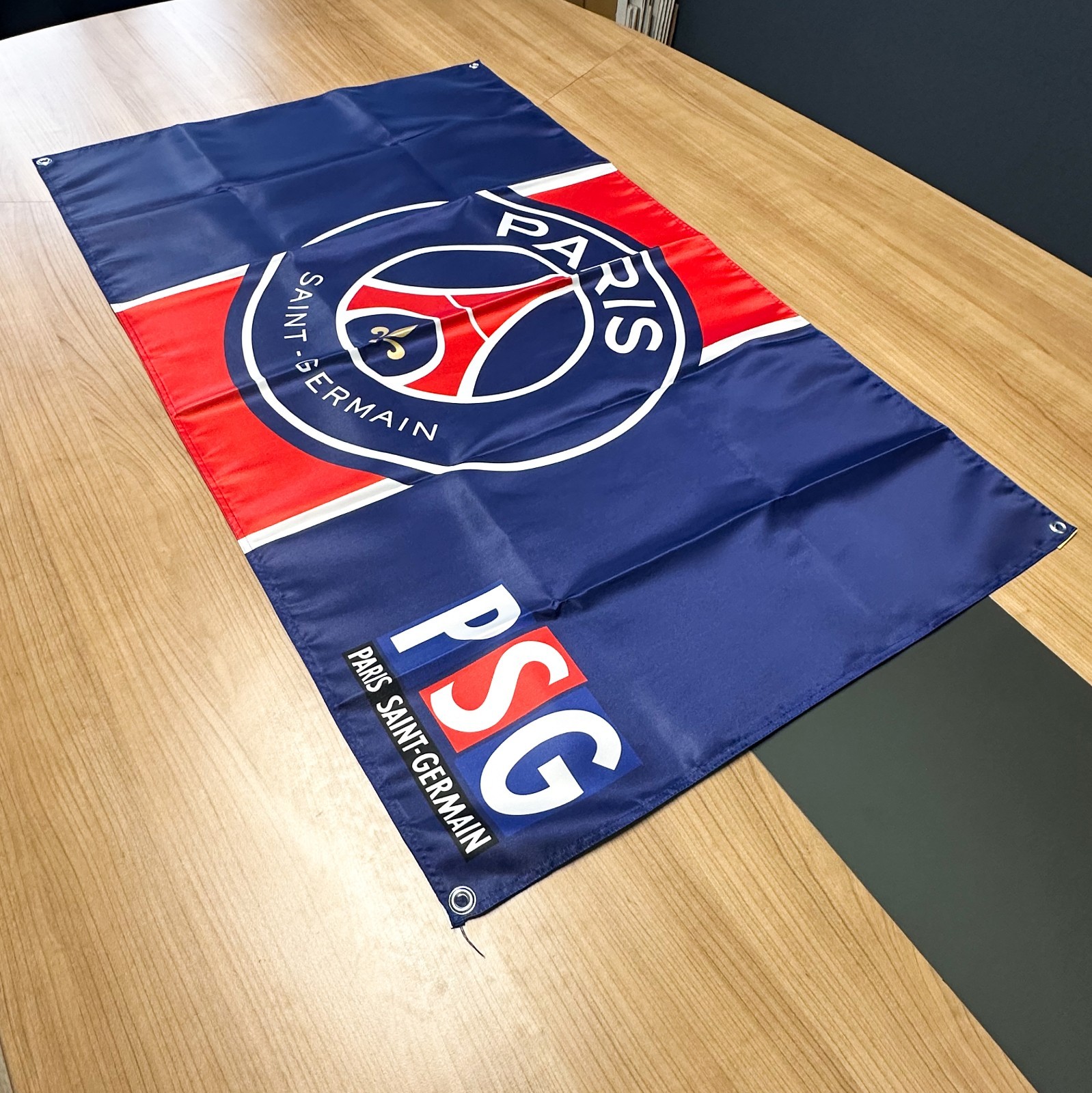 Paris Saint-Germain PSG Modern Crest Satin Flag – 120 × 70 cm (47.2” × 27.6”)