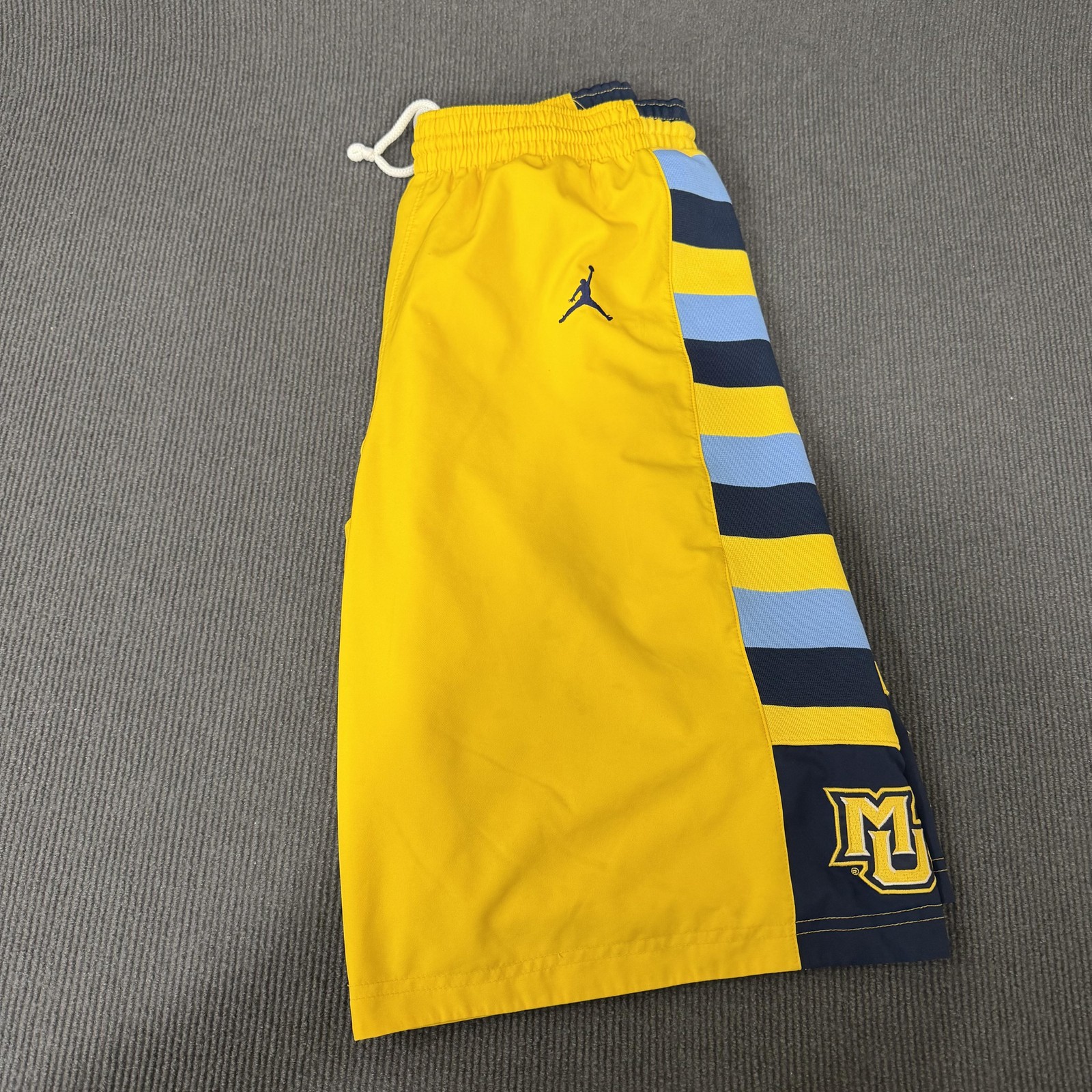 Marquette Golden Eagles Shorts Mens Medium Yellow NCAA Basketball Jordan Dri Fit