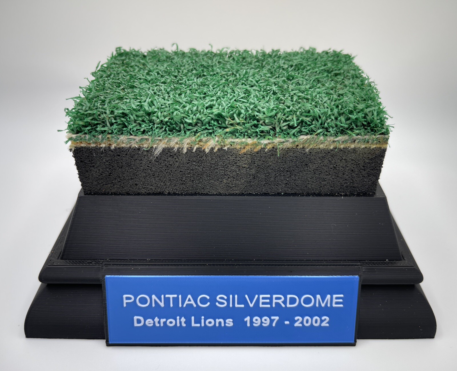DETROIT LIONS GAME USED PONTIAC SILVERDOME TURF 97 Barry Sanders 2000 Yrd Season