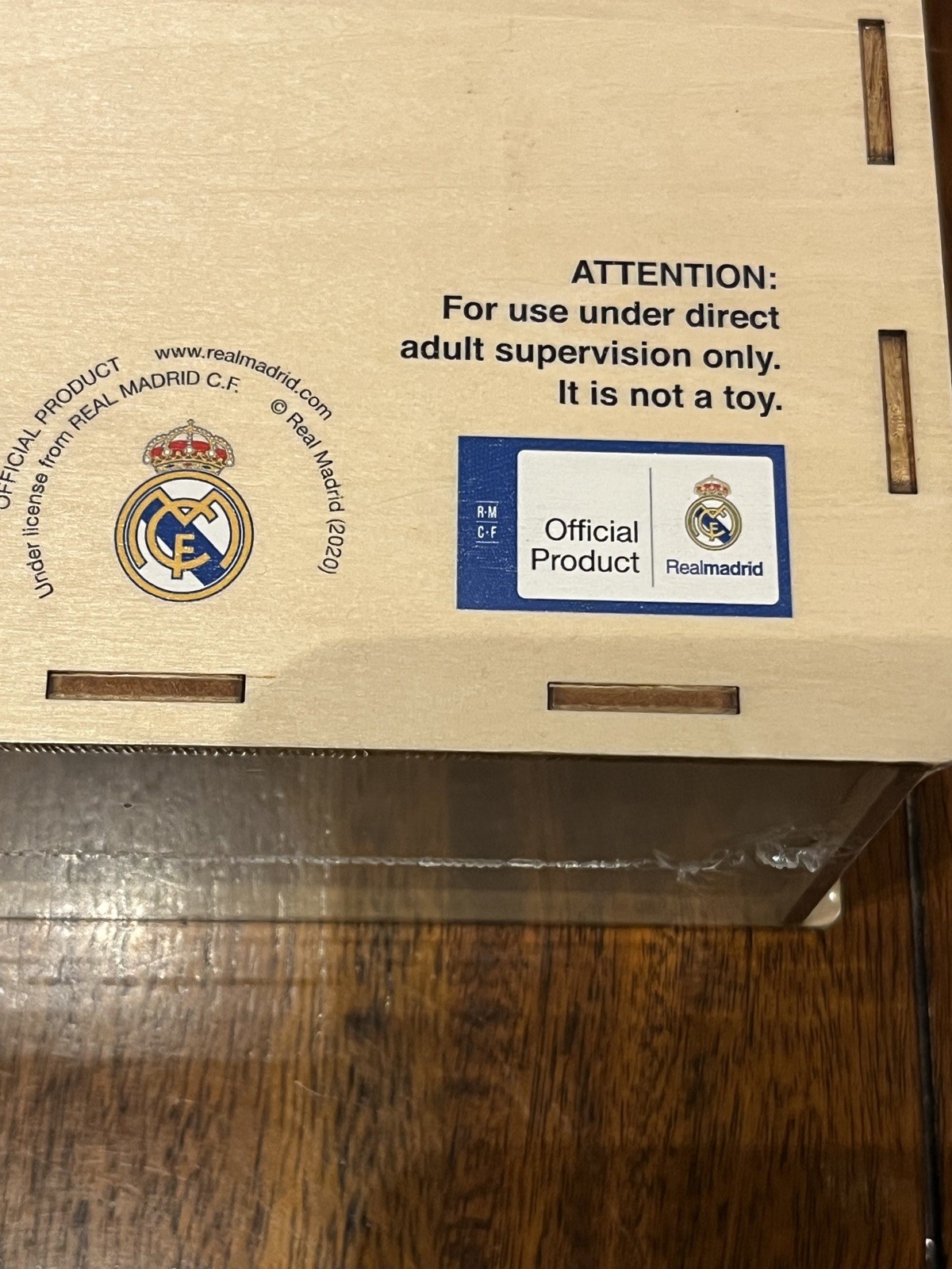 Official REAL MADRID Football Club Crest LARGE Wooden Puzzle New & Sealed 500pcs