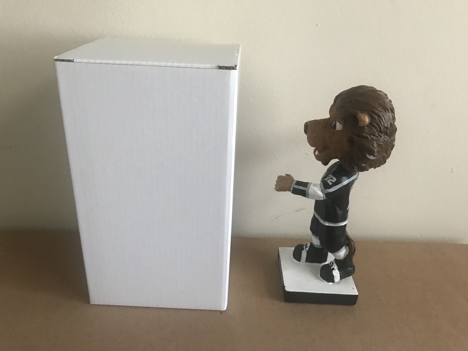 LA Kings Mascot “Bailey” Pie (Away Black Jersey) 2019 Bobblehead New In Box!